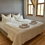 Hiestand's Gaestehaus - Weingut & Hofbrennerei Konukevi 3*